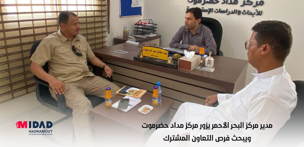 مدير مركز مداد حضرموت المهندس عبدالخالق الهدار والمدير التنفيذي لمركز البحر الأحمر الدكتور ذياب الدباء والاستاذ حسن بن عبيدالله